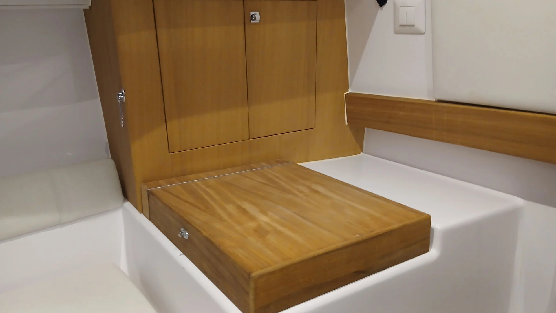 10-cantieri-mimi-libeccio-7-5-wa-interior-cabina