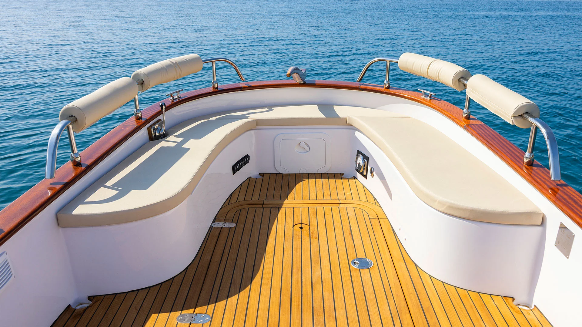 12-barco-nuevo.cantieri-mimi-libeccio-6-5-classic-asientos-popa