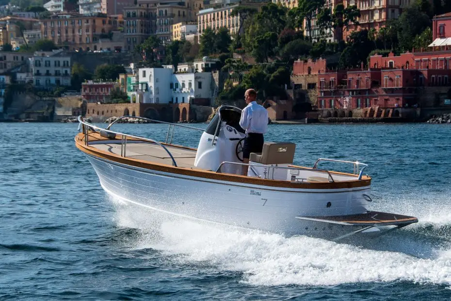 Cantieri Mimi Libeccio 7 CC - Dirección puerto