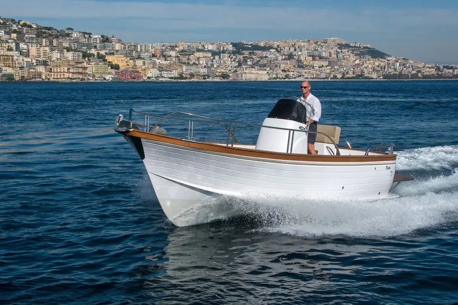 Cantieri Mimi Libeccio 7 CC - navegando a babor