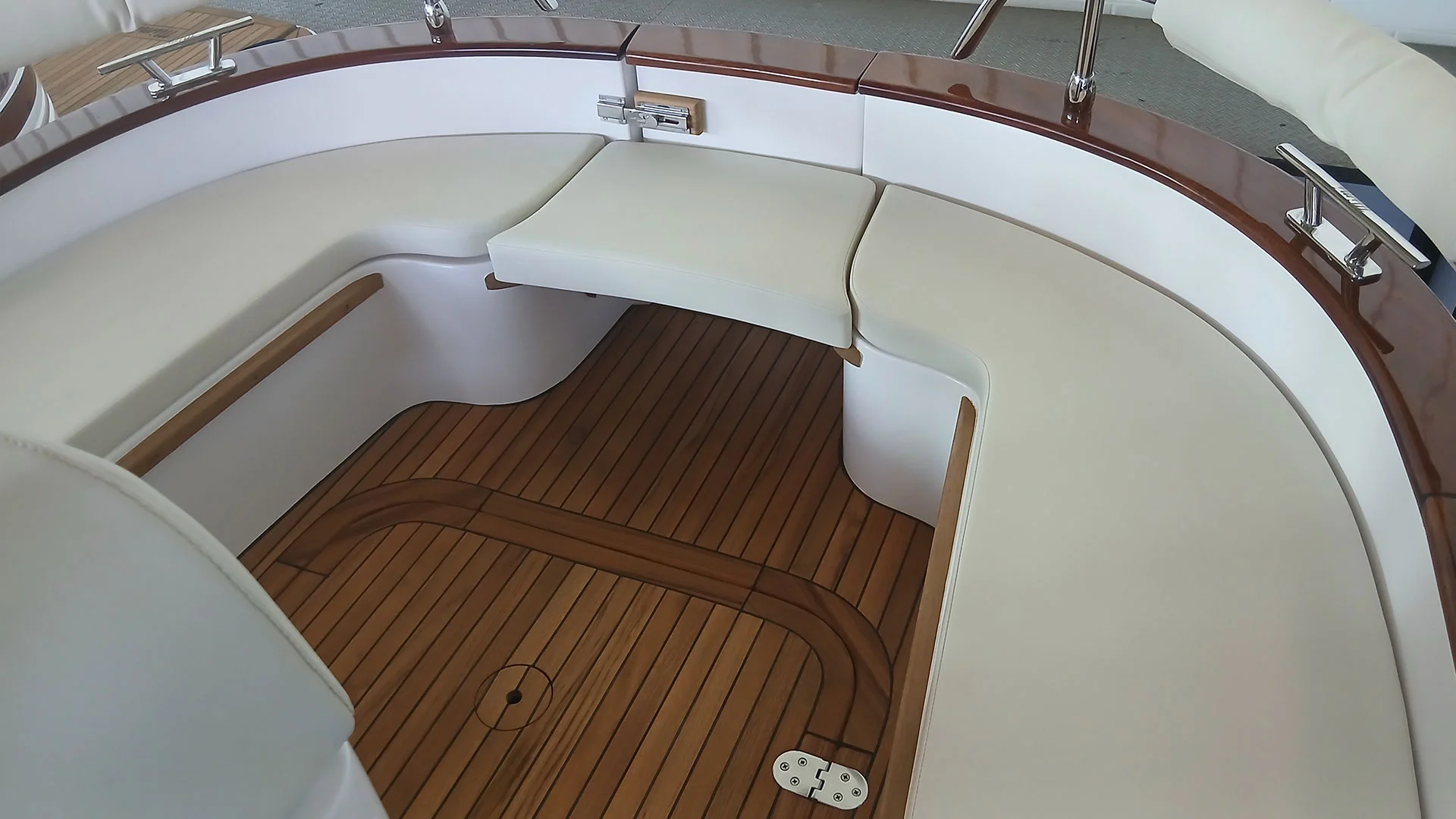 26-cantieri-mimi-libeccio-7-5-wa-asientos-popa