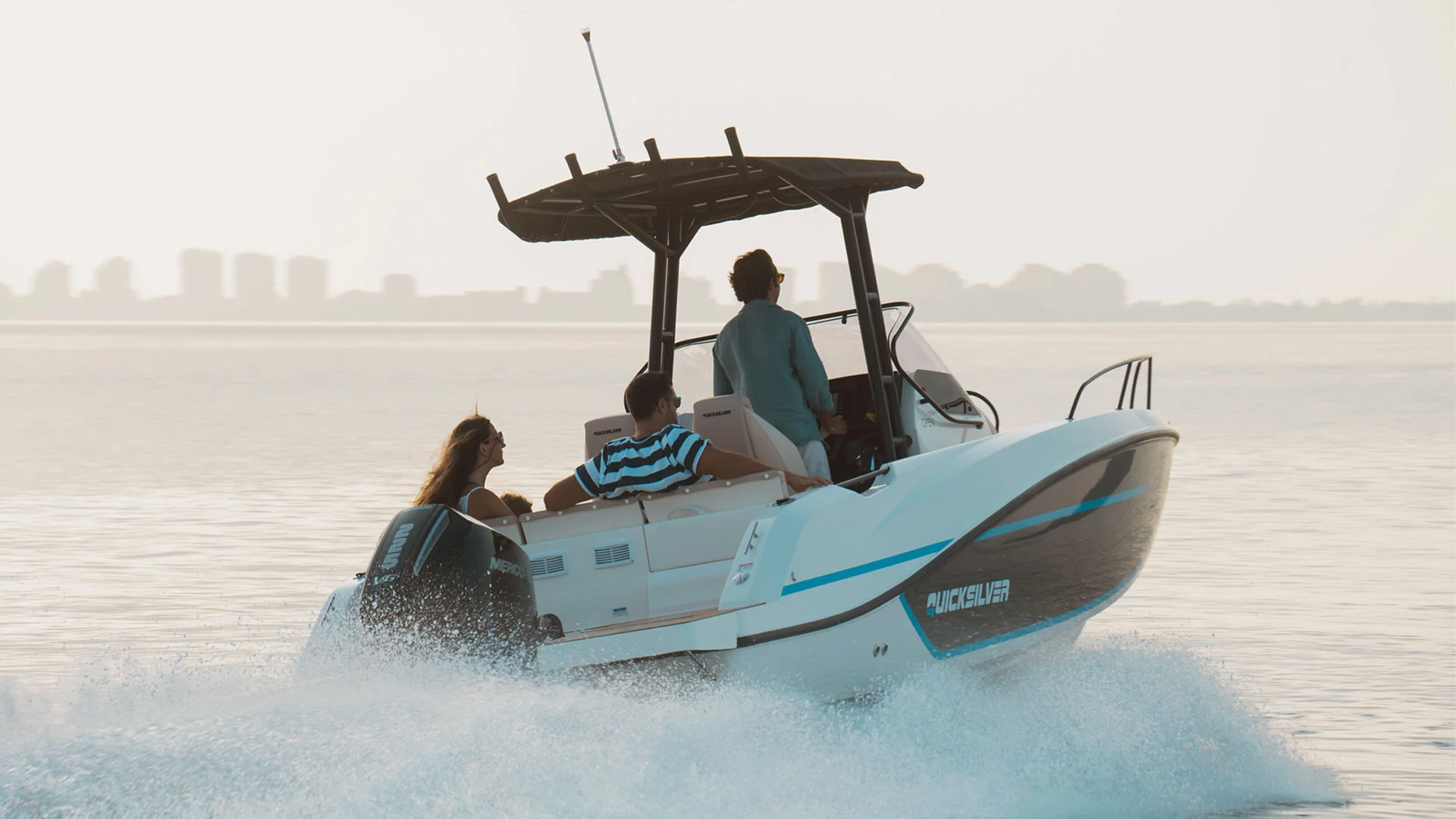 Nautica-palamos-activ-705-open-en-travesia