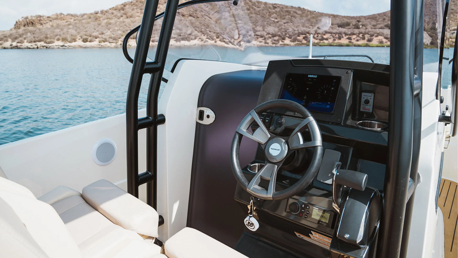 Nautica-palamos-activ-705-open-panel