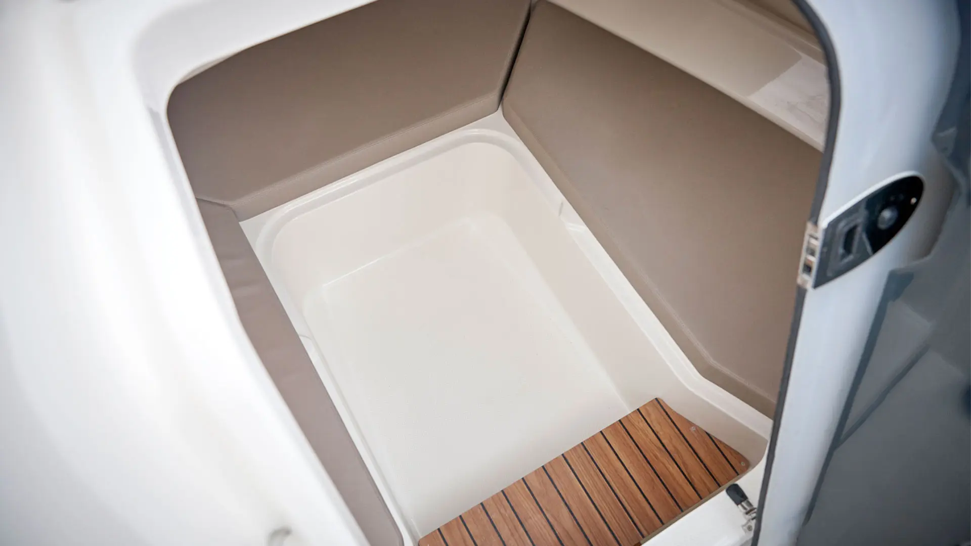 Próximamente en stock Quicksilver Activ 605 Sundeck - Cabina