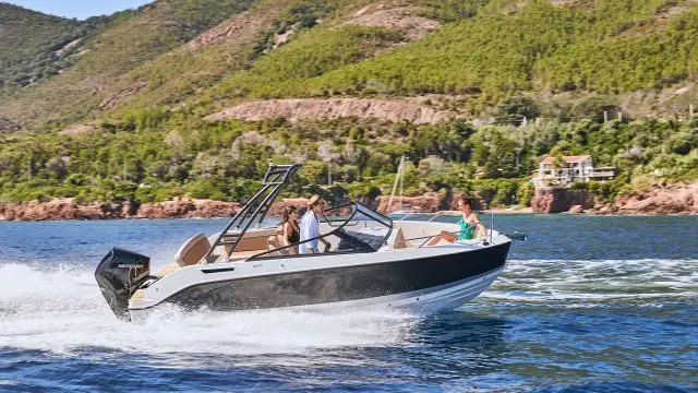 Quicksilver Activ 675 Bowrider - A toda velocidad
