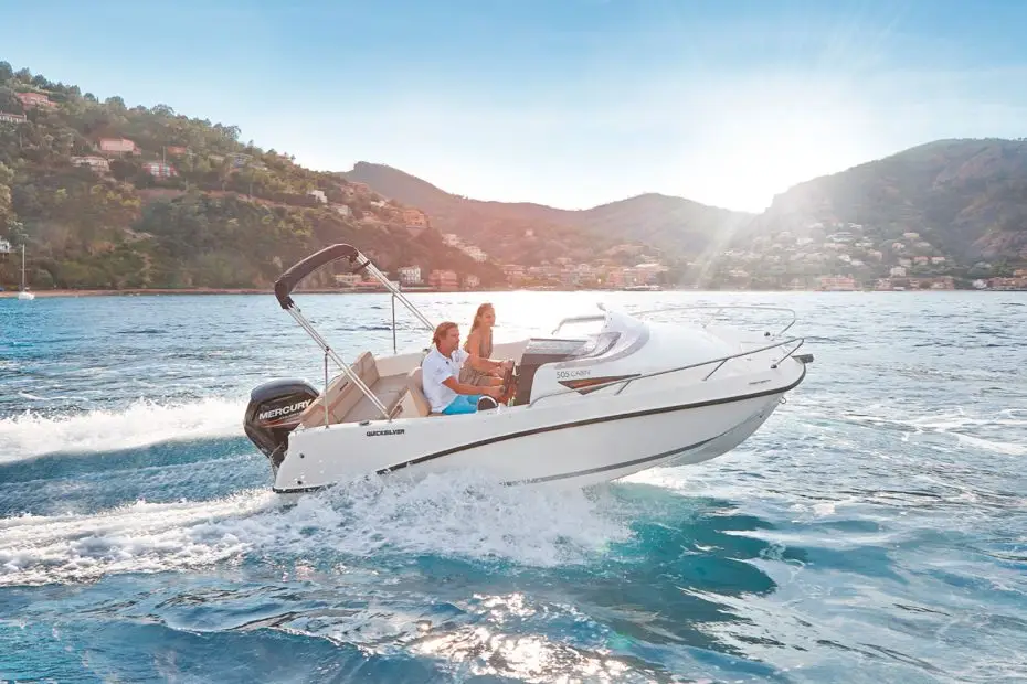 Quicksilver Activ 505 Cabin - Navegando vista lateral