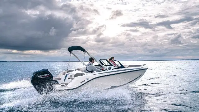 Quicksilver Activ 525 aXess - Navegando primer plano