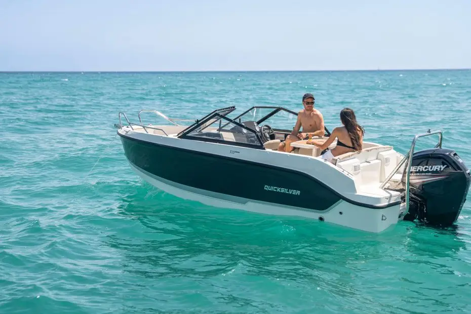 Quicksilver Activ 555 Bowrider - Picnic