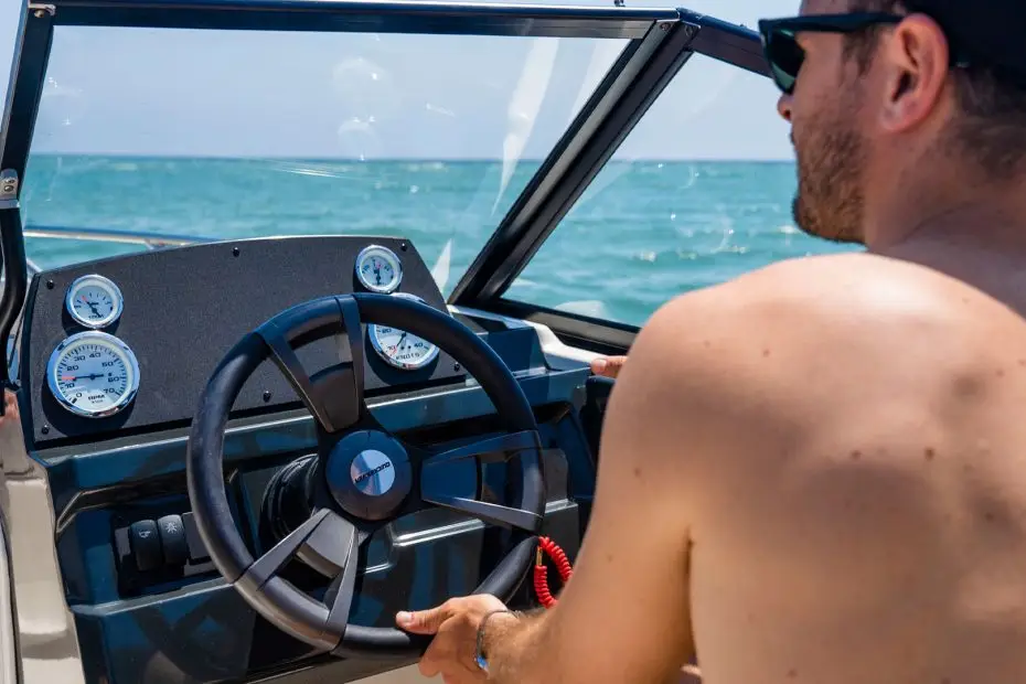 Quicksilver Activ 555 Bowrider - Piloto
