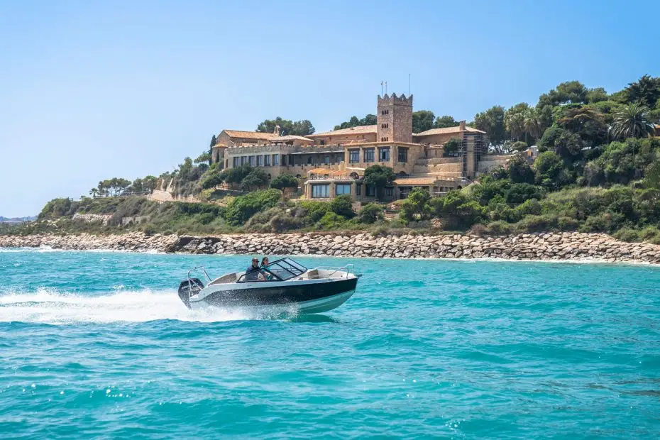 Quicksilver Activ 555 Bowrider - Vista lejana