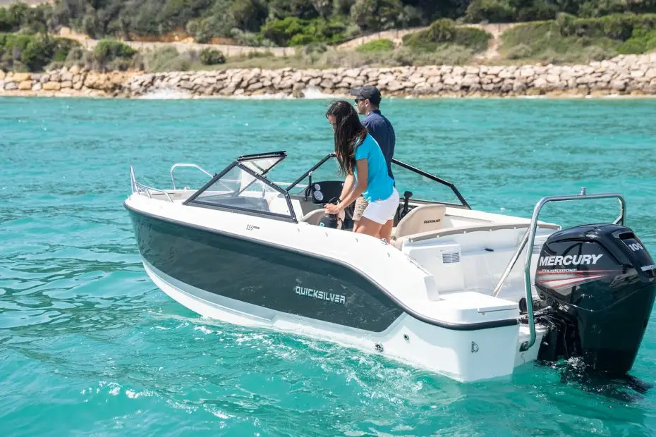 Quicksilver Activ 555 Bowrider - Vista motor