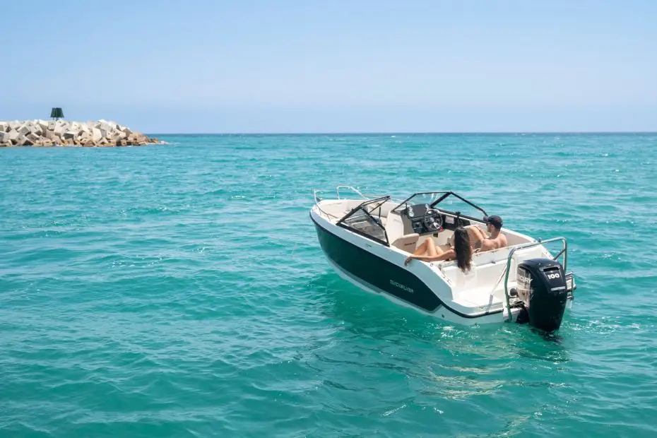 Quicksilver Activ 555 Bowrider - Vista popa
