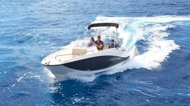 Quicksilver Activ 555 Open - A toda velocidad