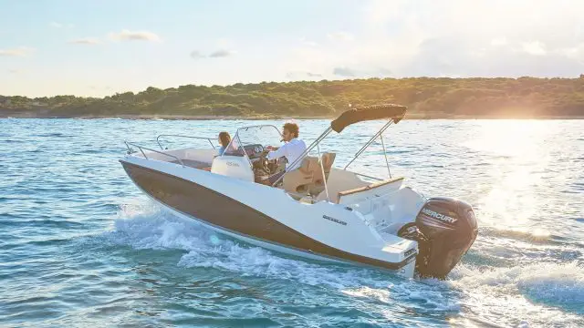 Quicksilver Activ 605 Open -Vista navegando