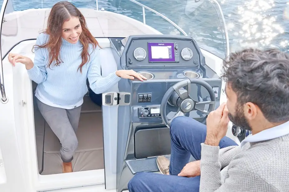 Quicksilver Activ 605 Sundeck - Puesto piloto cabina