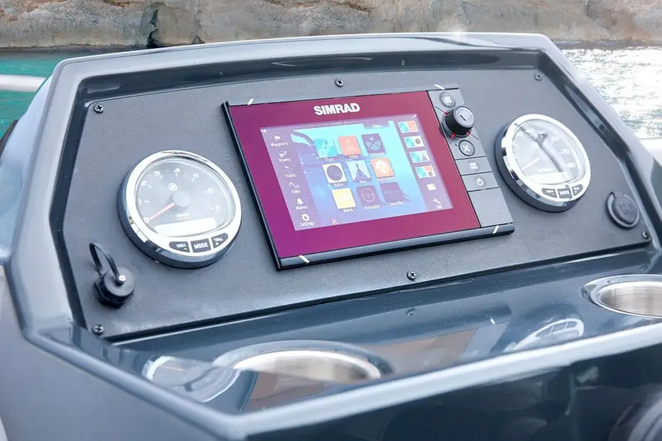 Quicksilver Activ 605 Sundeck - Simrad