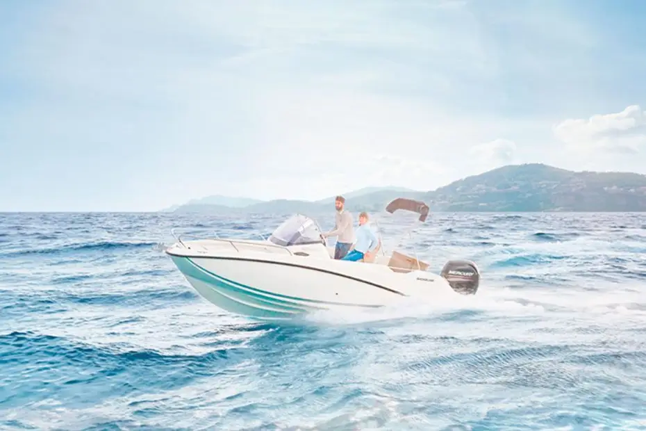Quicksilver Activ 605 Sundeck - Vista lejana