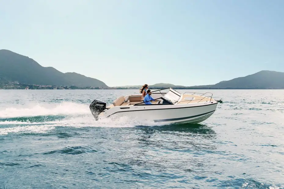 Quicksilver Activ 675 Cruiser - A toda velocidad