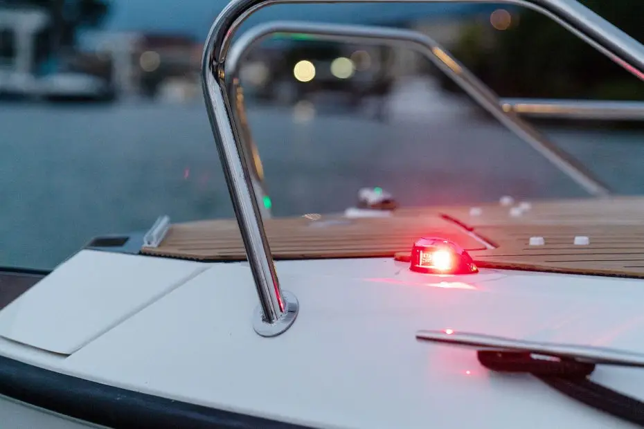 Quicksilver Activ 675 Cruiser - Luces