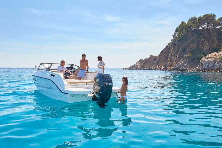 Quicksilver Activ 755 Cruiser - Fondeando