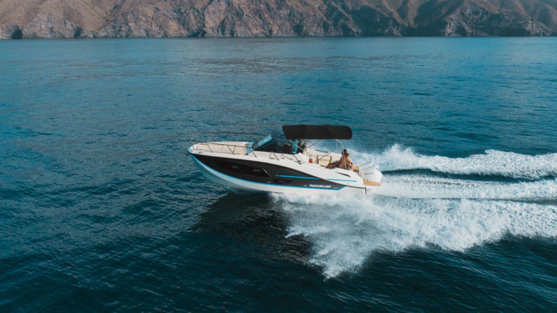 Quicksilver-costa-brava-activ-875-sundeck-en-ruta