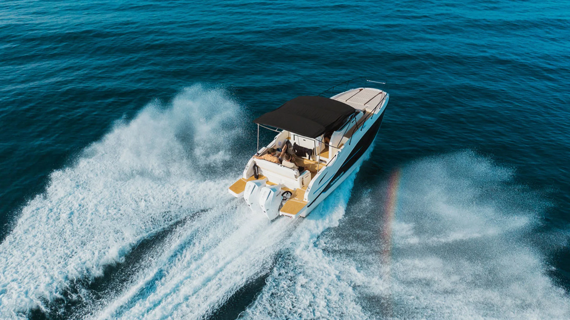Quicksilver-costa-brava-activ-875-sundeck-en-travesia