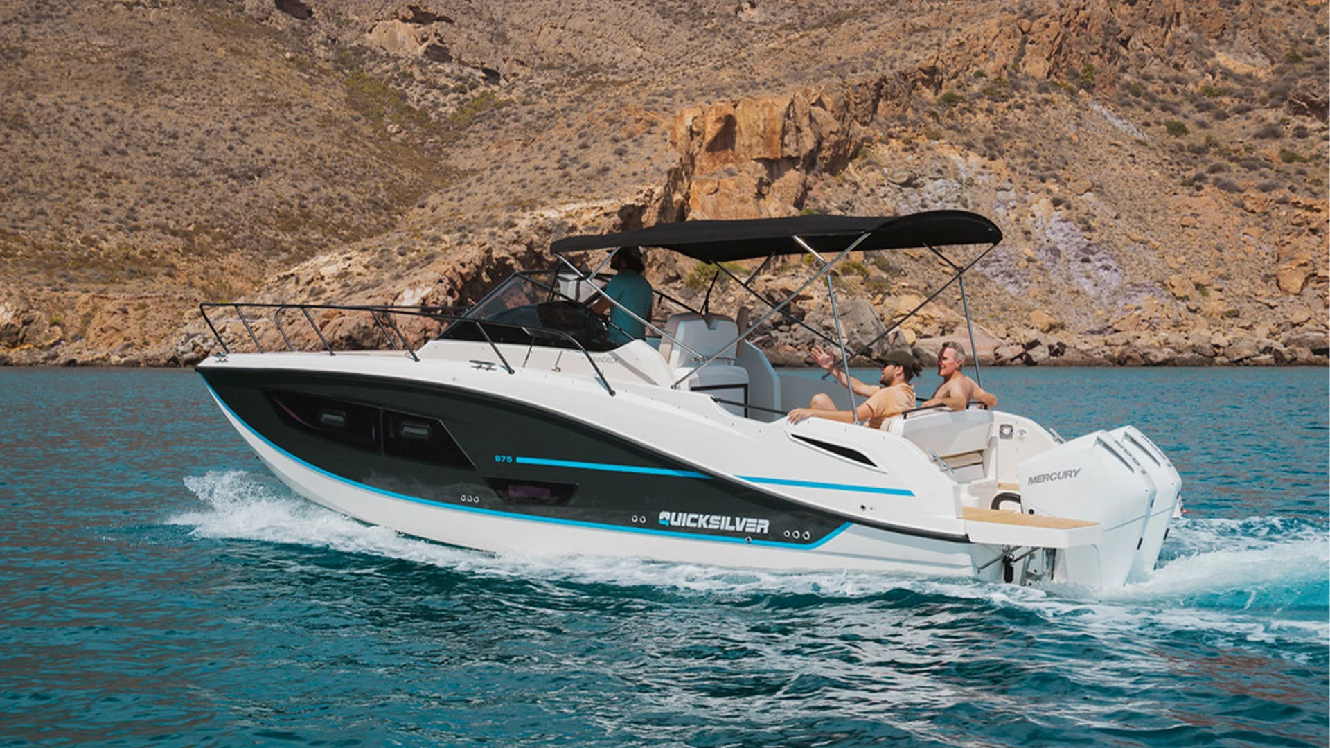Quicksilver-costa-brava-activ-875-sundeck-fondeando
