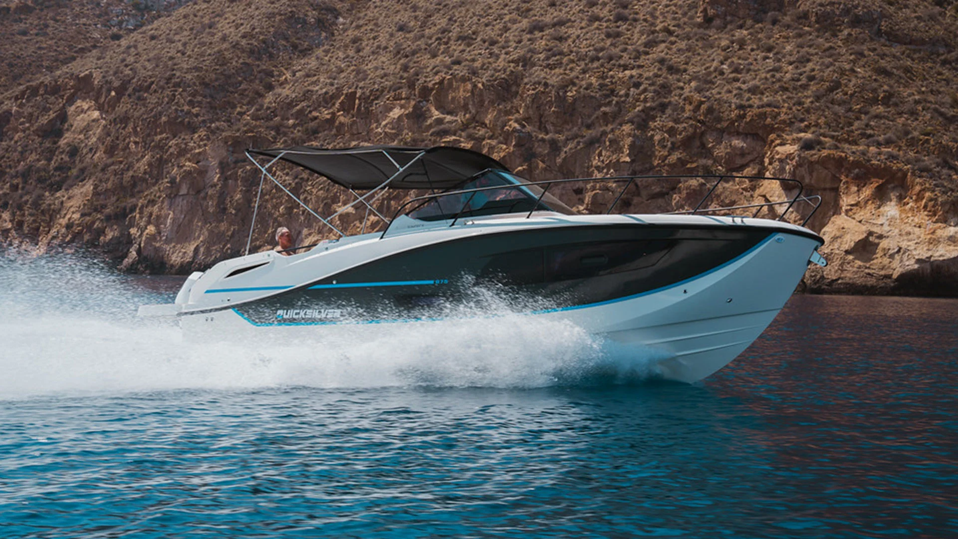 Quicksilver-costa-brava-activ-875-sundeck-primer-plano