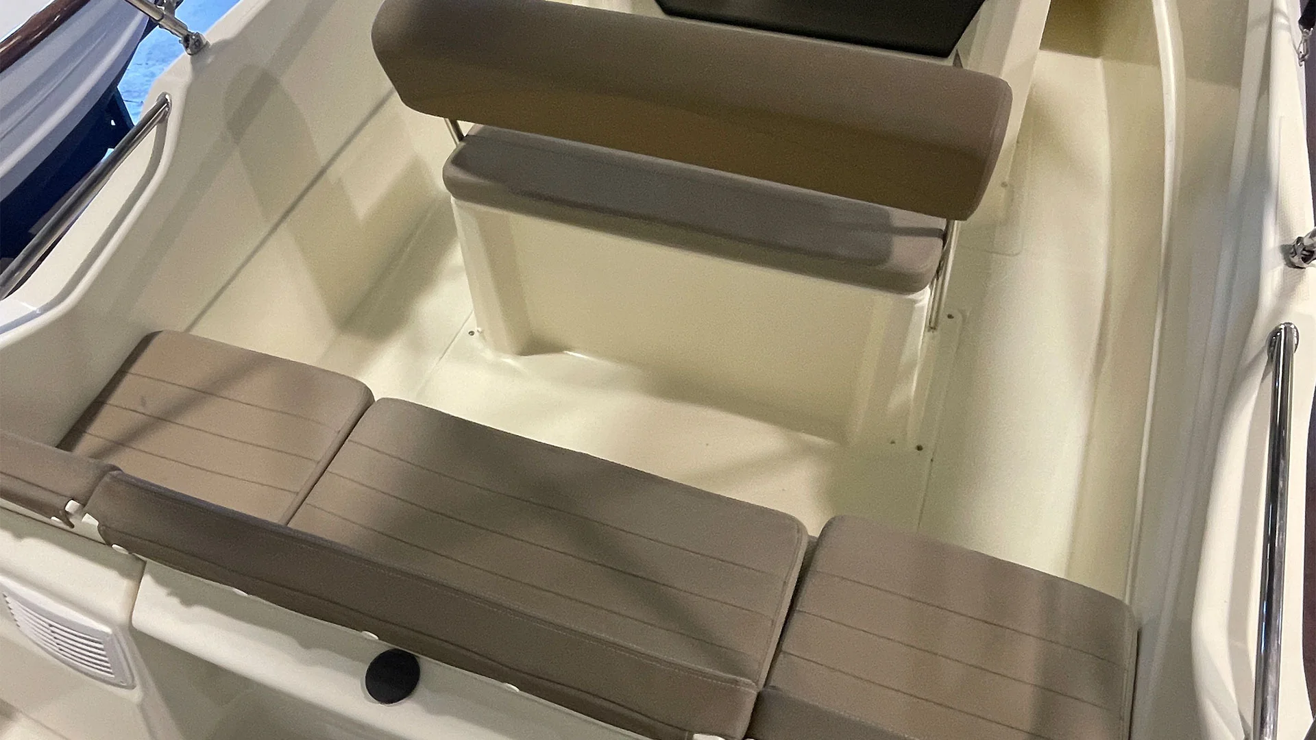 barco-de-ocasion-quicksilver-activ-505-open-asientos-popa