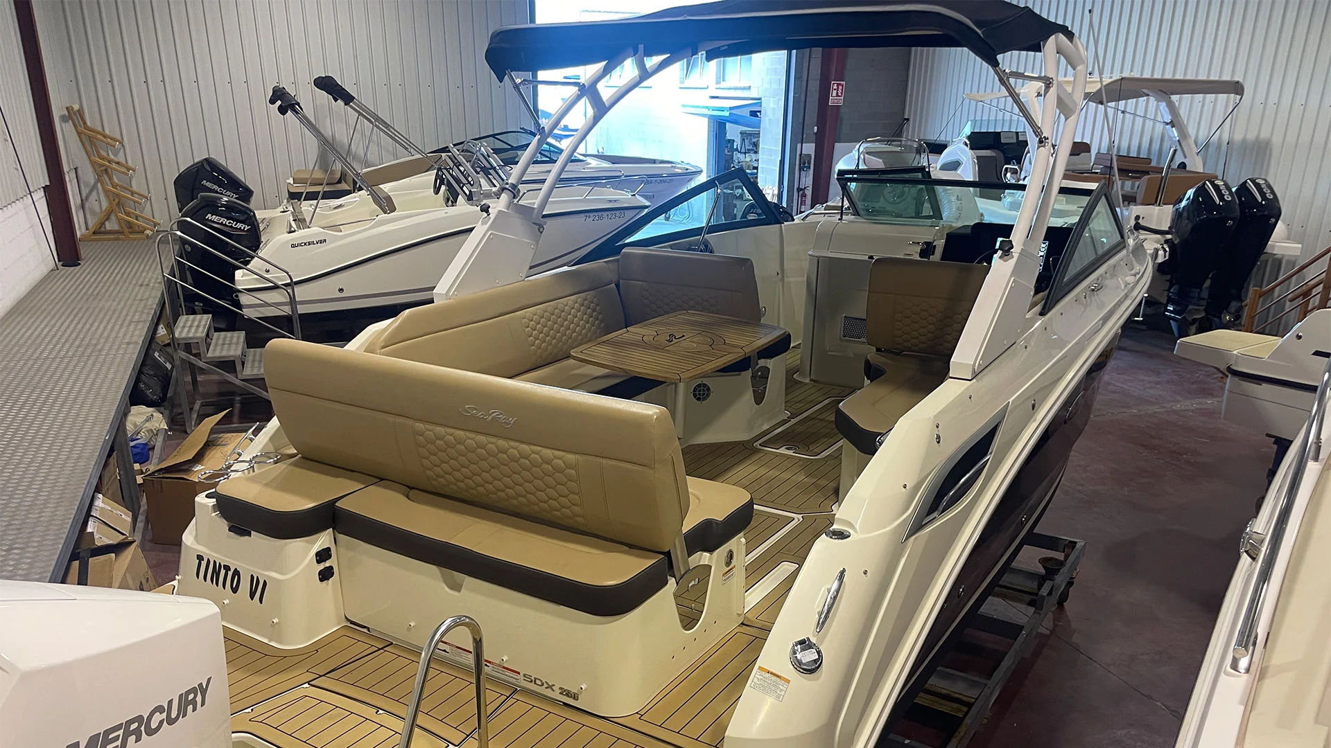barco-de-ocasion-sea-ray-sdx-250-ob-en-stock