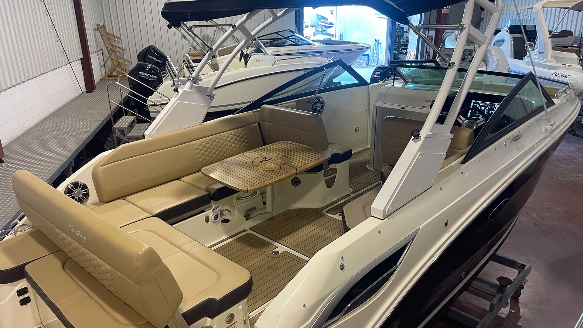 barco-de-ocasion-sea-ray-sdx-250-ob-en-tienda