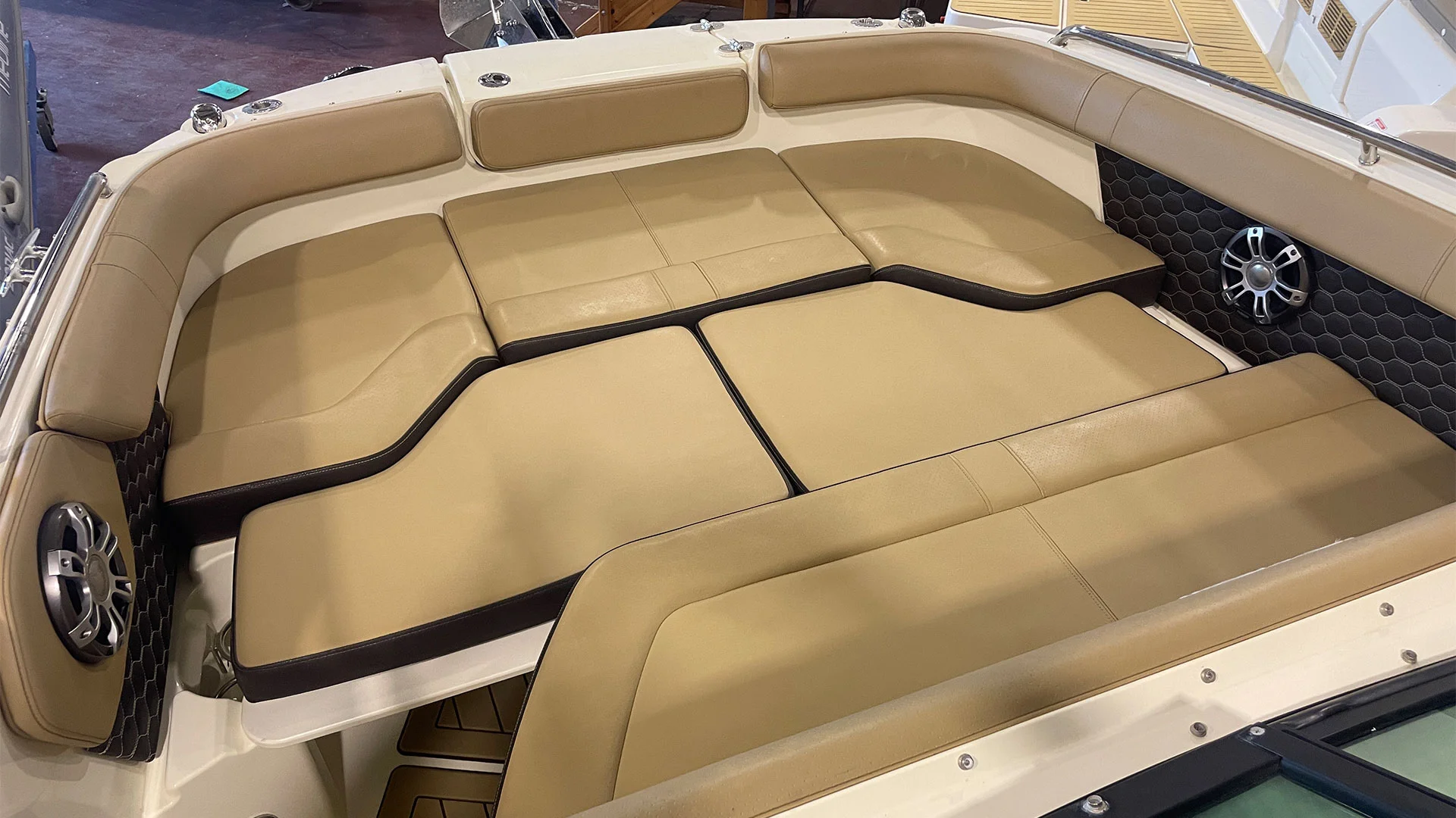barco-de-ocasion-sea-ray-sdx-250-ob-solarium