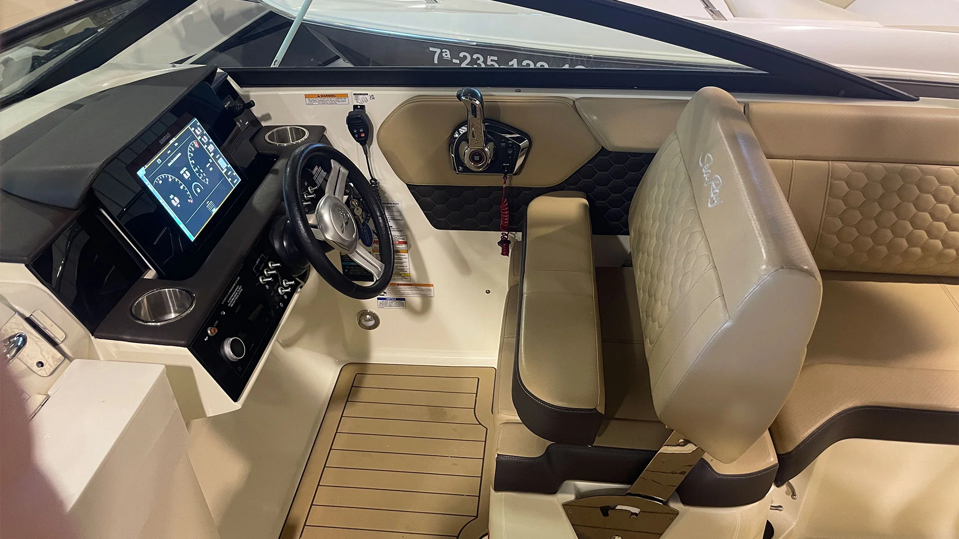 barco-de-ocasion-sea-ray-sdx-250-ob-zona-patron