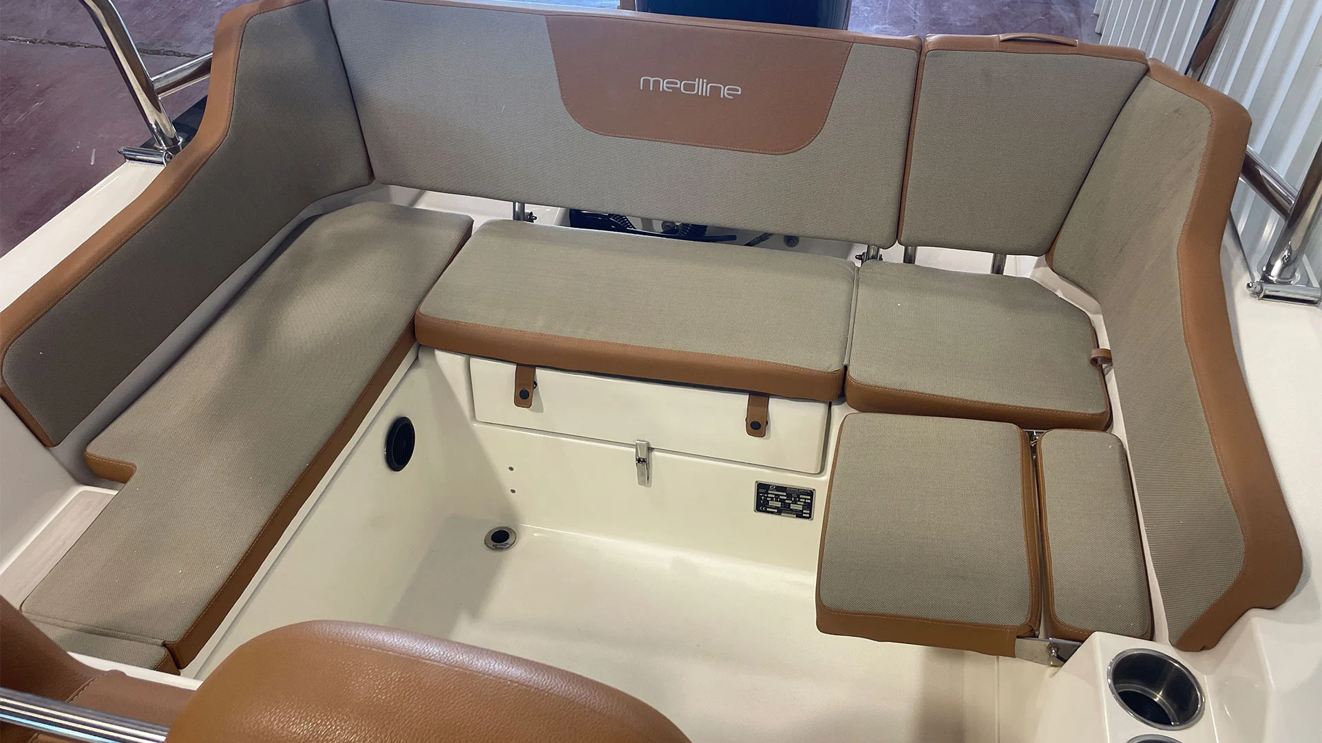 barco-de-ocasion-zodiac-medline-6-8-neo-vista-asientos-popa