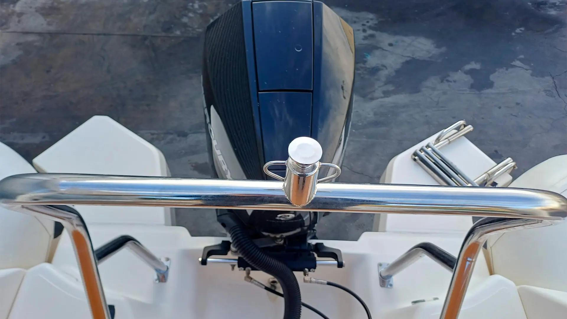 Barco de ocasión Zodiac Medline 7.5 - Escalera de baño