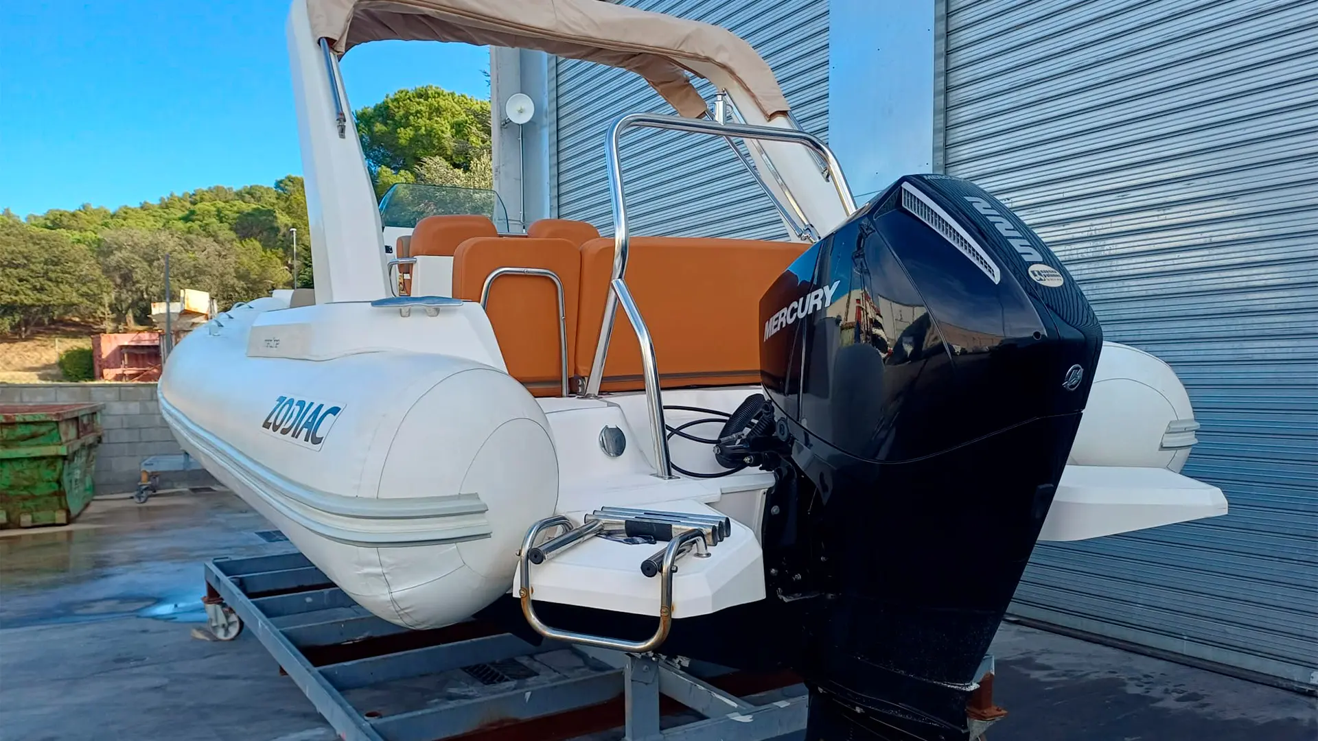 Barco de ocasión Zodiac Medline 7.5 - Motor fueraborda Mercury