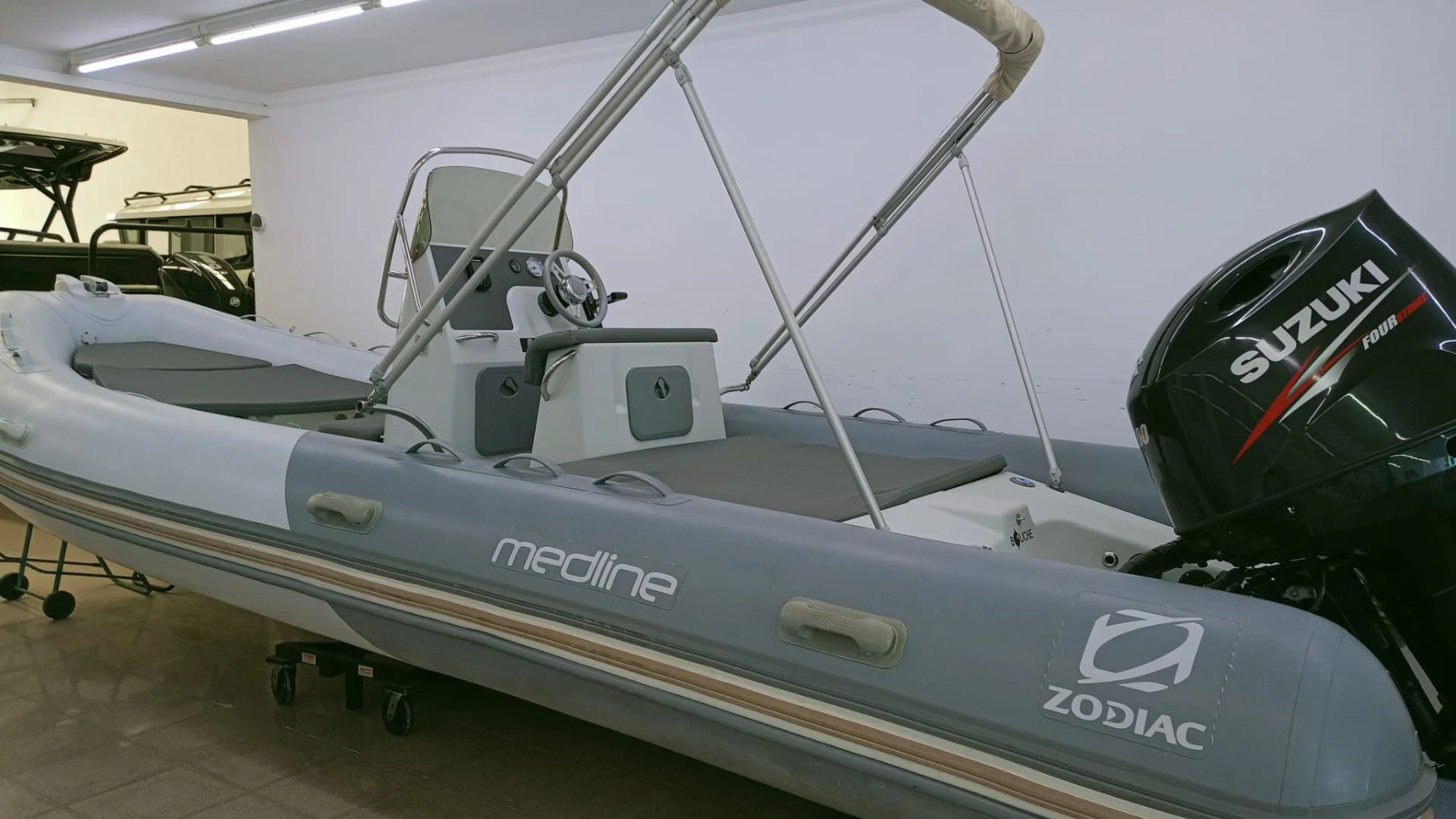barco-de-ocasion-zodiac-medline-en-exposicion