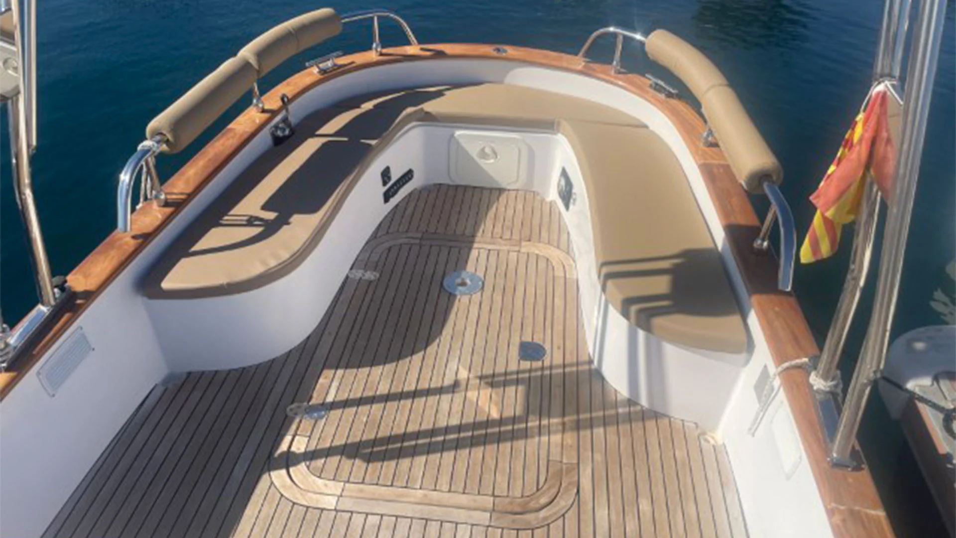 barco-de-segunda-mano-cantieri-mimi-libeccio-6-5-classic-asientos-popa