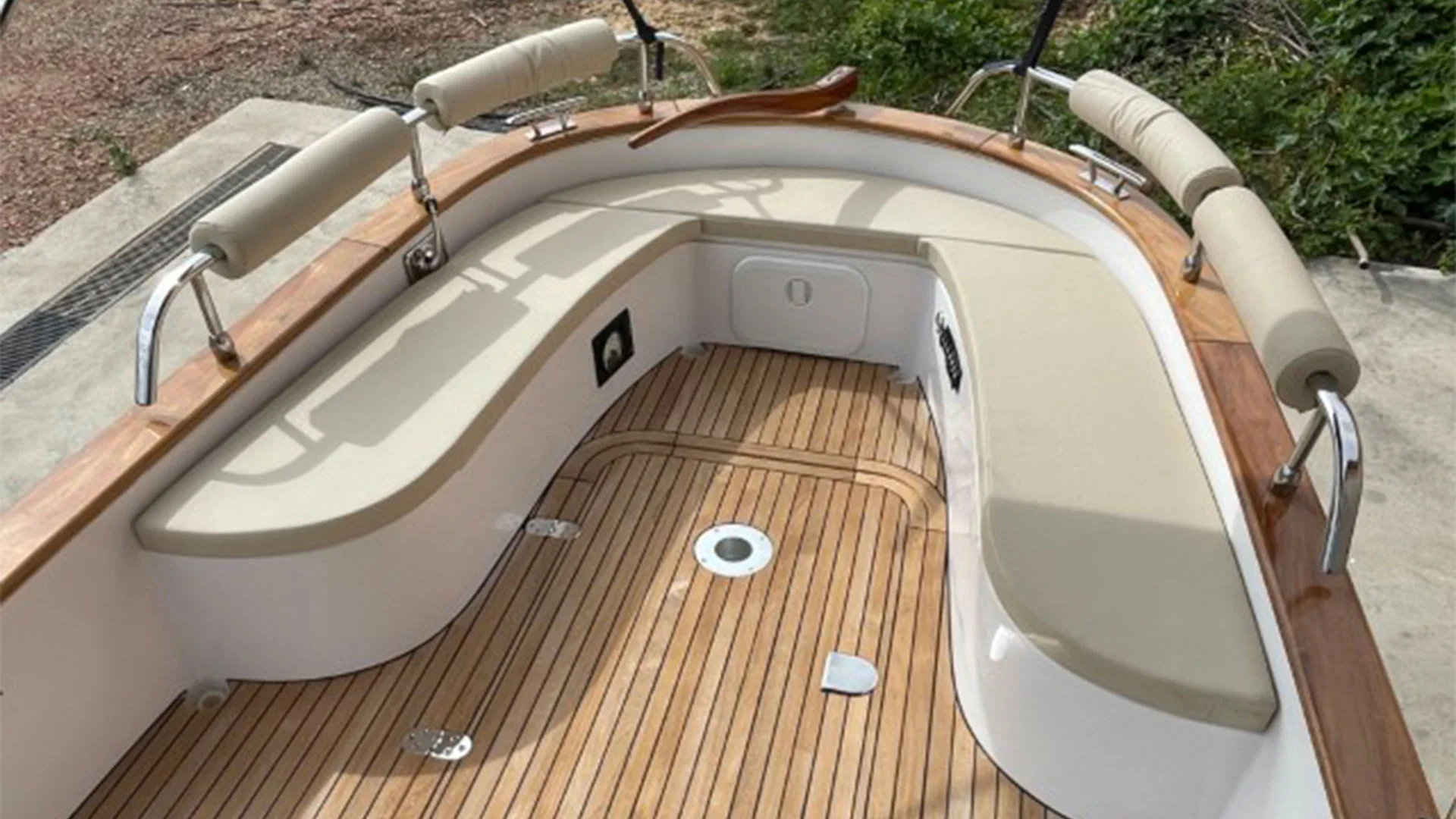 barco-de-segunda-mano-cantieri-mimi-libeccio-6-5-classic-asientos-popa