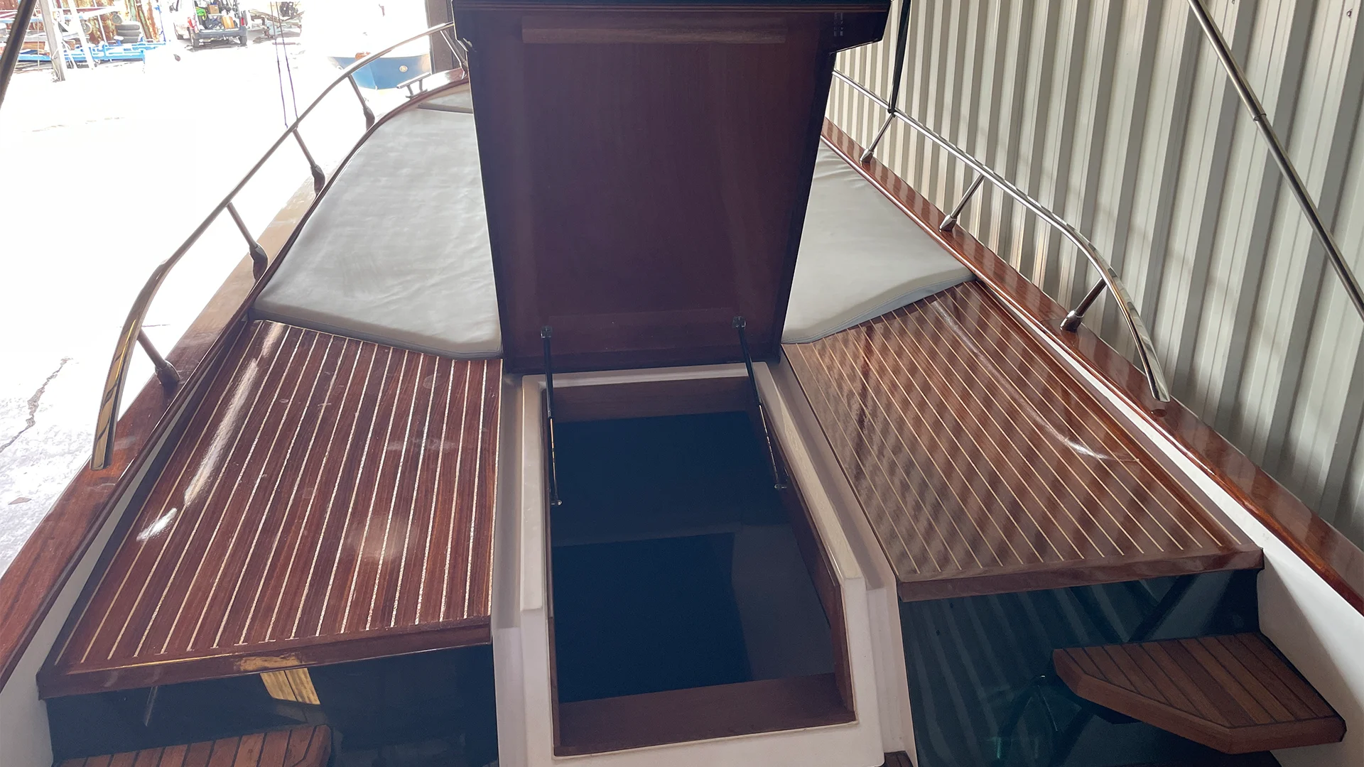 barco-de-segunda-mano-cantieri-mimi-libeccio-8-5-classic-acceso-cabina
