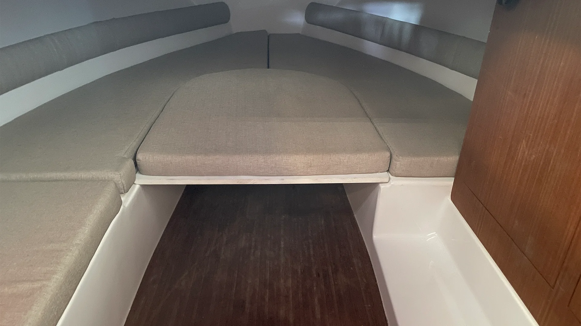 barco-de-segunda-mano-cantieri-mimi-libeccio-8-5-classic-cabina