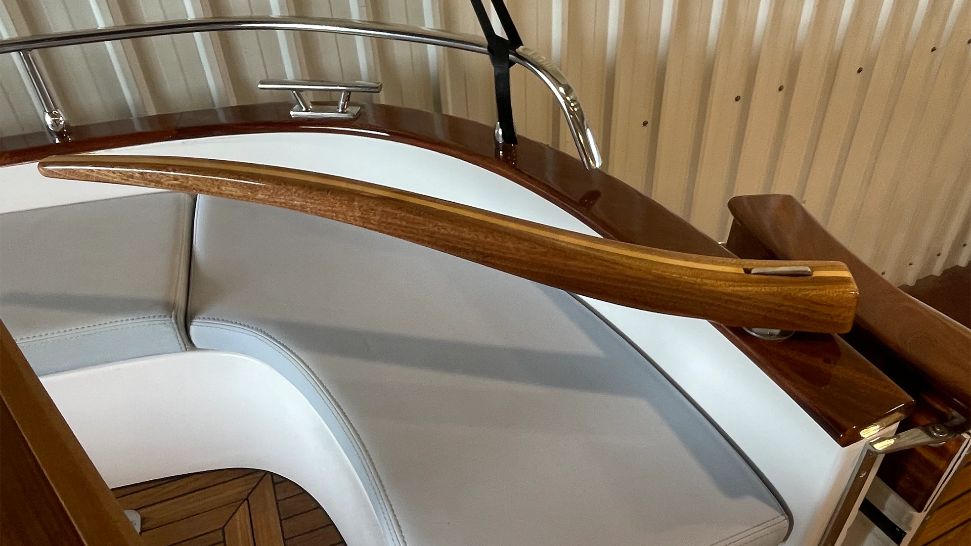 barco-de-segunda-mano-cantieri-mimi-libeccio-8-5-classic-caña-de-timon
