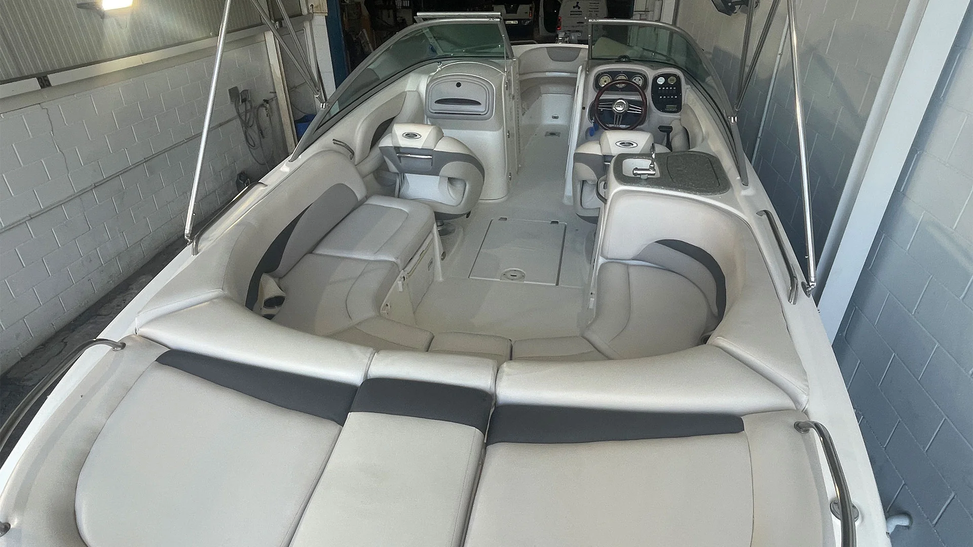 barco-de-segunda-mano-chaparral-256-ssi-desde-popa