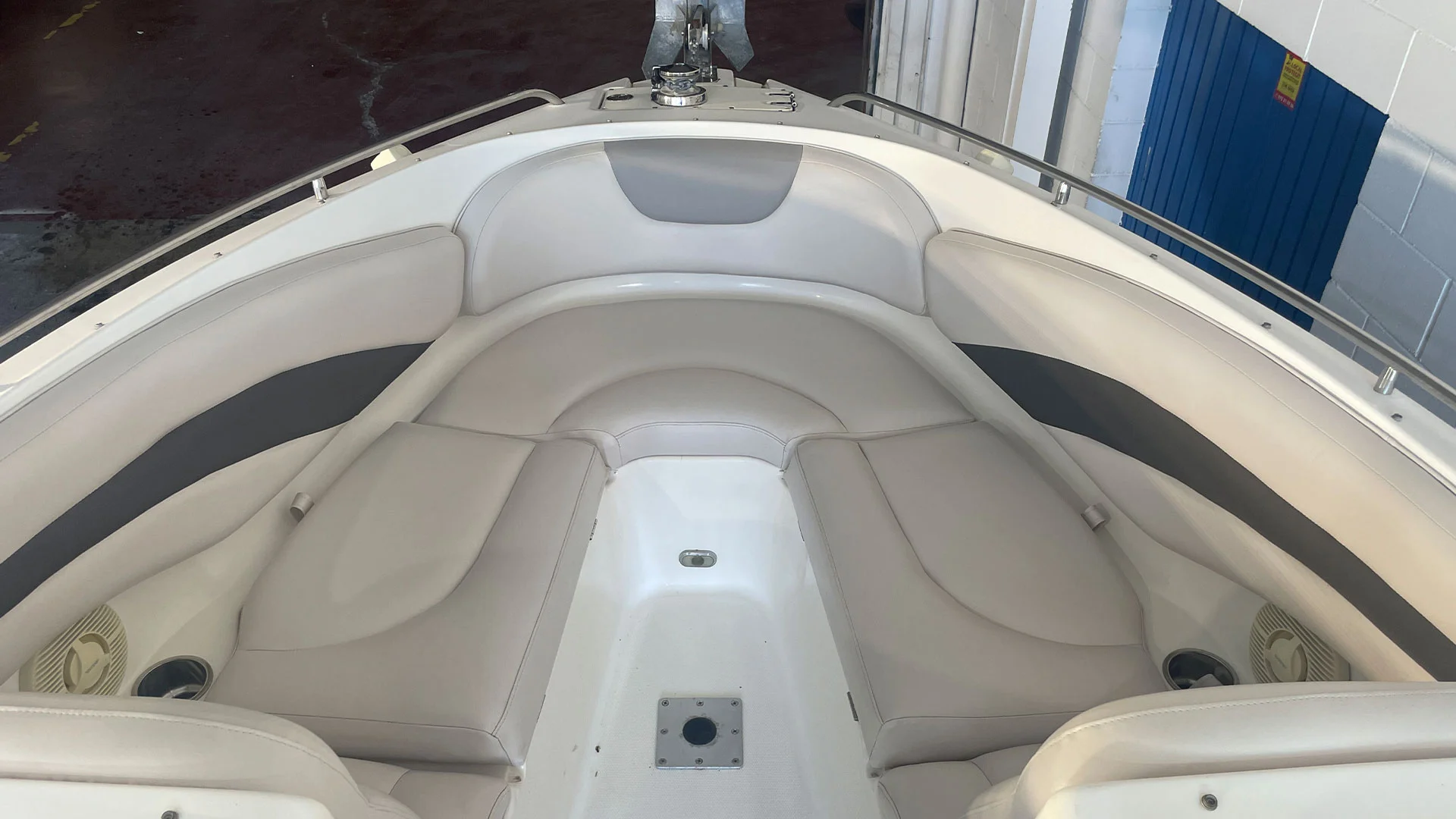 barco-de-segunda-mano-chaparral-256-ssi-proa