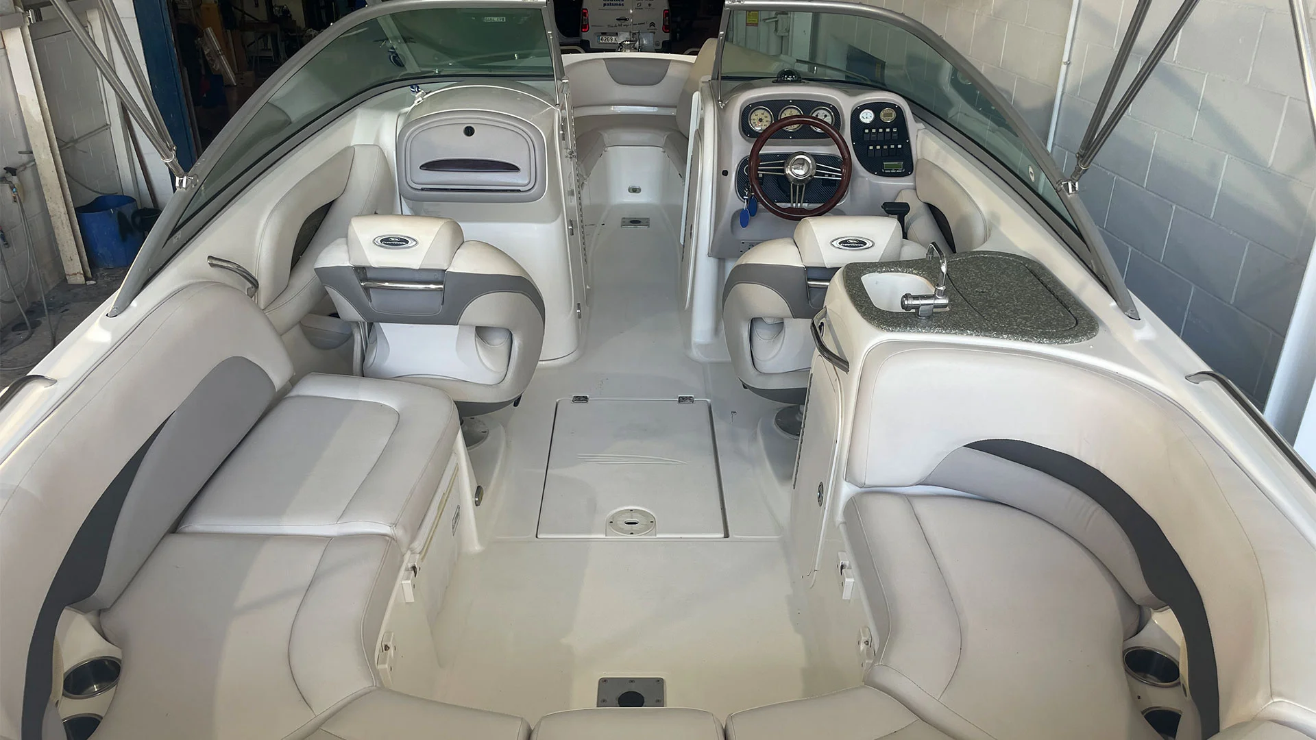 barco-de-segunda-mano-chaparral-256-ssi-vista-bañera