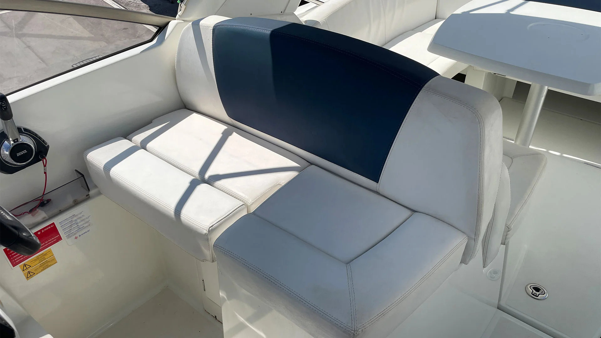barco-de-segunda-mano-jeanneau-leader-8-asiento-patron