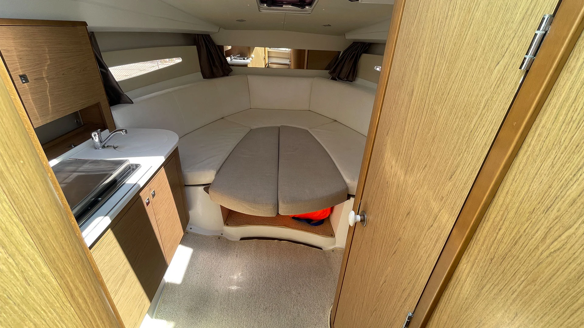 barco-de-segunda-mano-jeanneau-leader-8-cabina