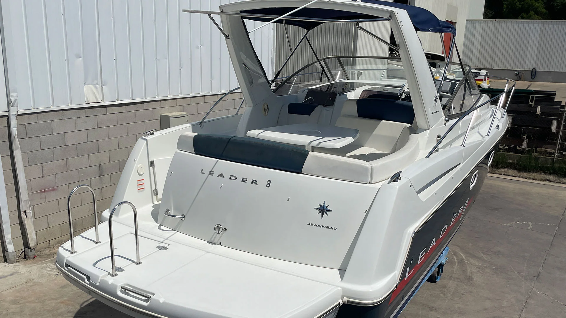 barco-de-segunda-mano-jeanneau-leader-8-desde-popa