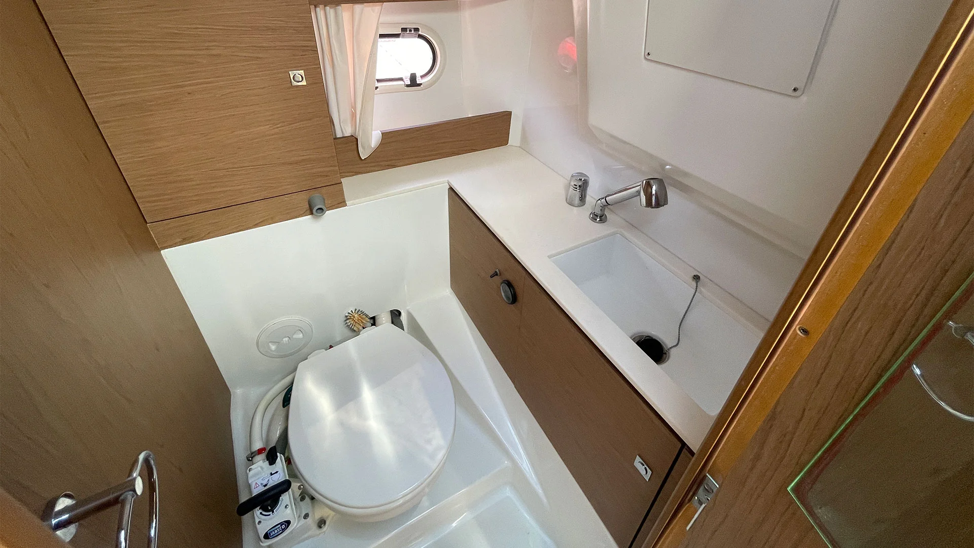 barco-de-segunda-mano-jeanneau-leader-8-lavabo