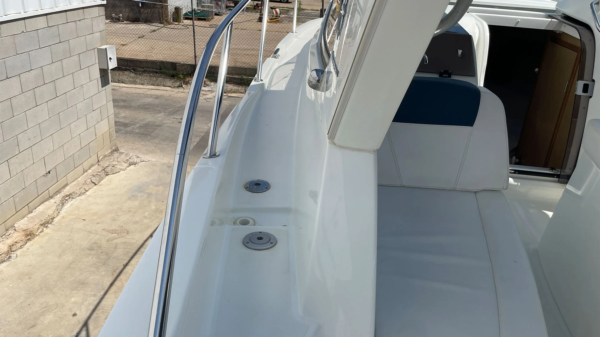 barco-de-segunda-mano-jeanneau-leader-8-pasillo-latleral